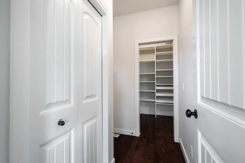 66 Everhollow Avenue SW Calgary AB T2Y 0A9