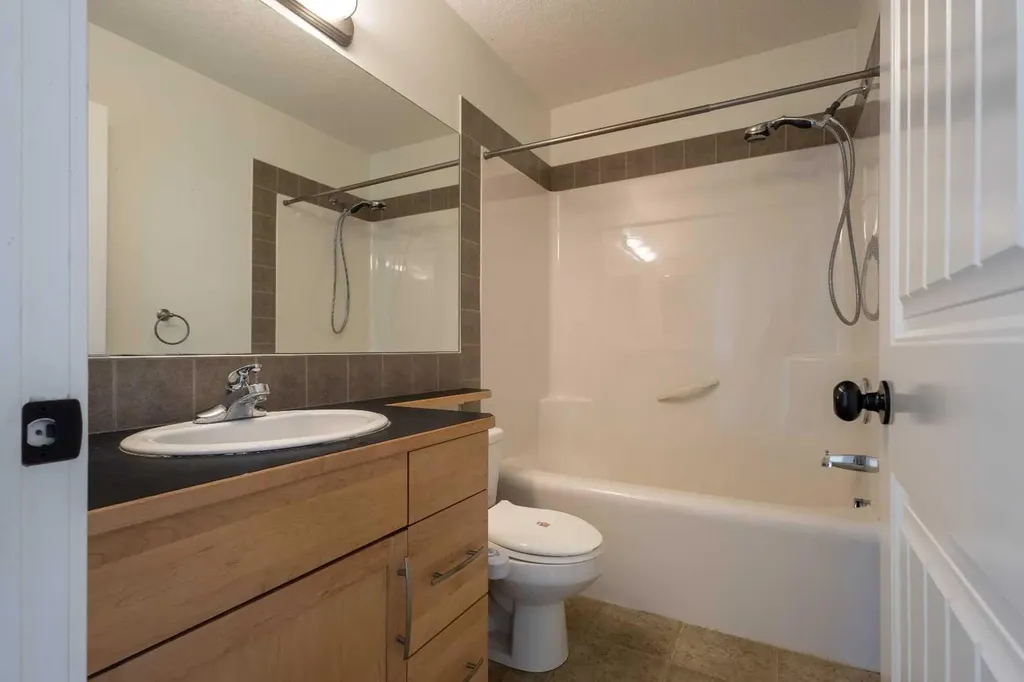 66 Everhollow Avenue SW Calgary AB T2Y 0A9