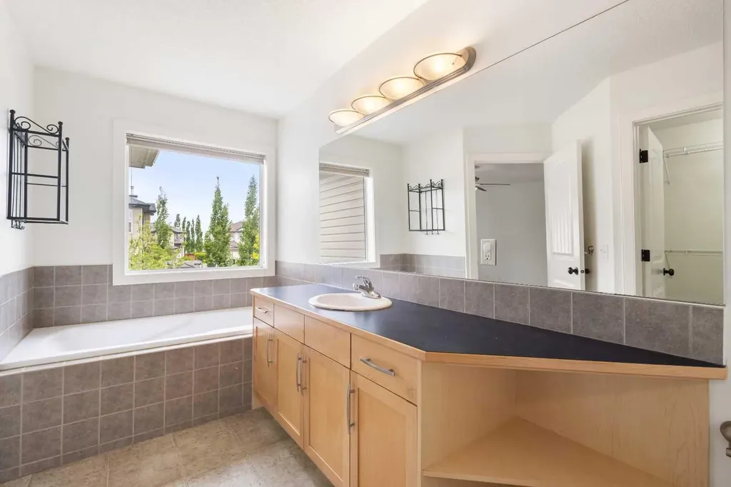 66 Everhollow Avenue SW Calgary AB T2Y 0A9