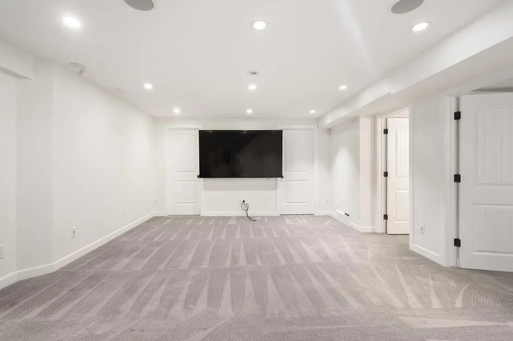 66 Everhollow Avenue SW Calgary AB T2Y 0A9