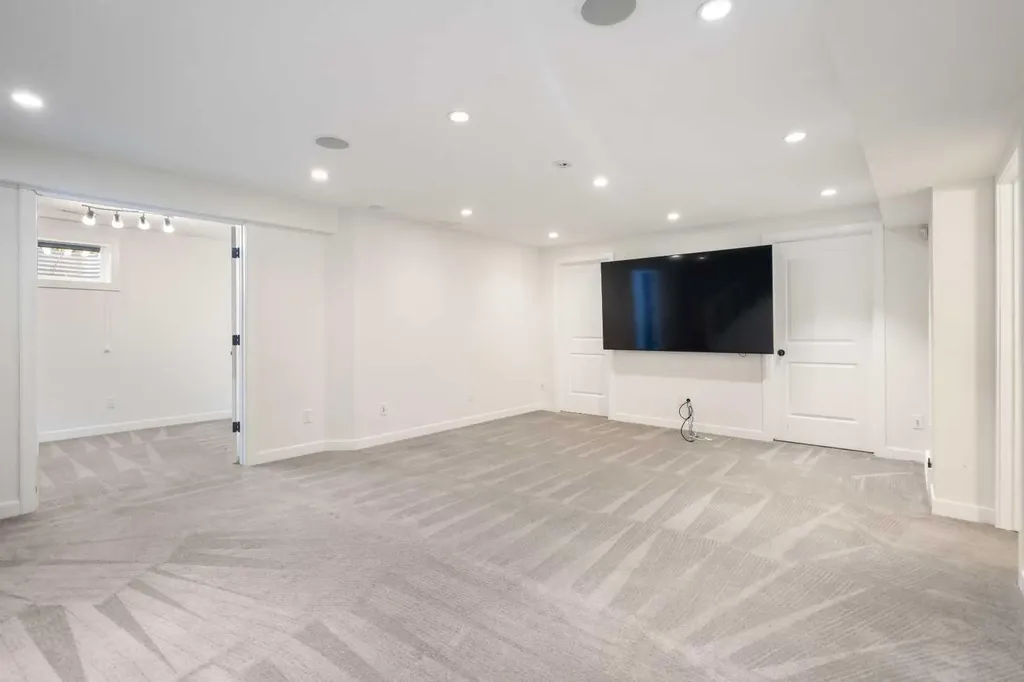 66 Everhollow Avenue SW Calgary AB T2Y 0A9