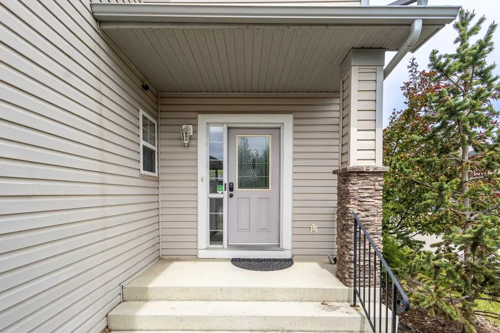 66 Everhollow Avenue SW Calgary AB T2Y 0A9