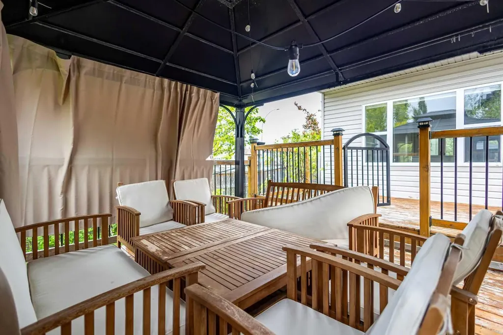 66 Everhollow Avenue SW Calgary AB T2Y 0A9