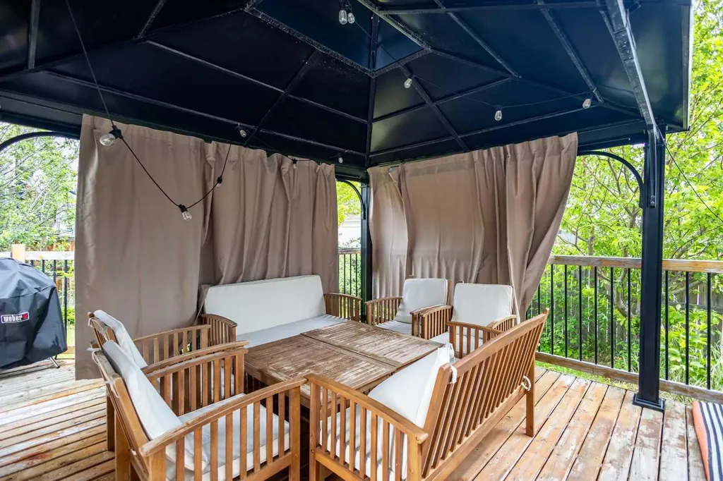 66 Everhollow Avenue SW Calgary AB T2Y 0A9