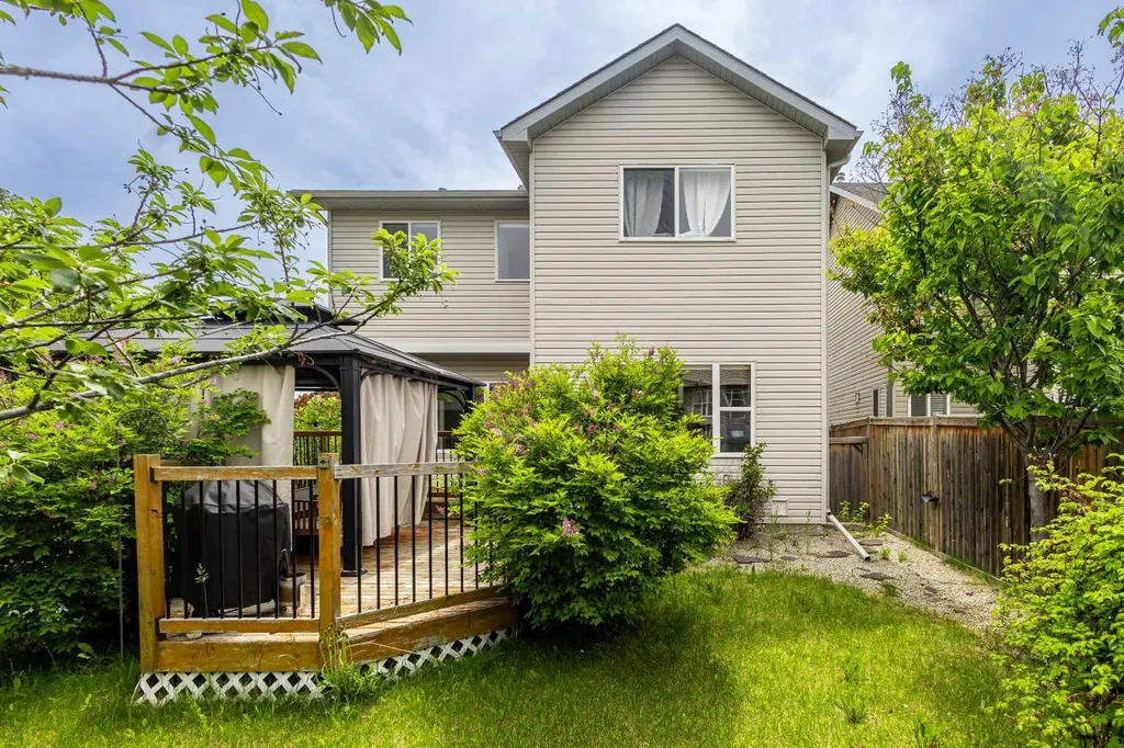 66 Everhollow Avenue SW Calgary AB T2Y 0A9