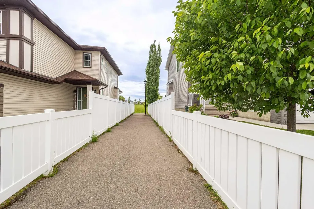 66 Everhollow Avenue SW Calgary AB T2Y 0A9