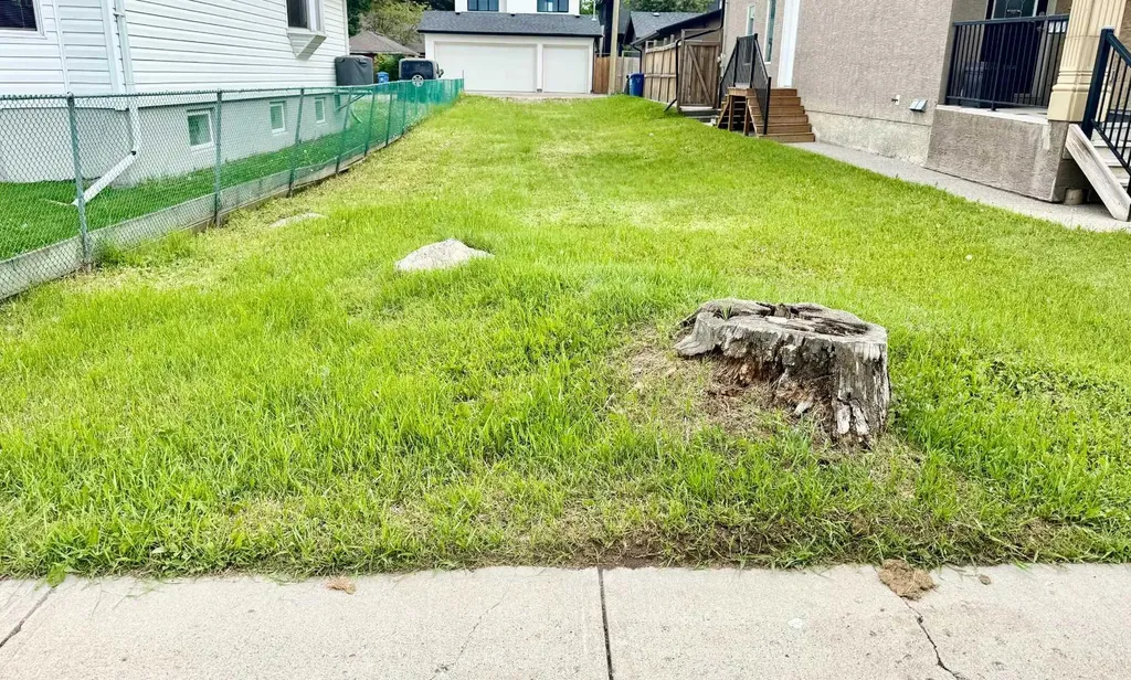 217 20 Avenue NW Calgary AB T2M 1C3