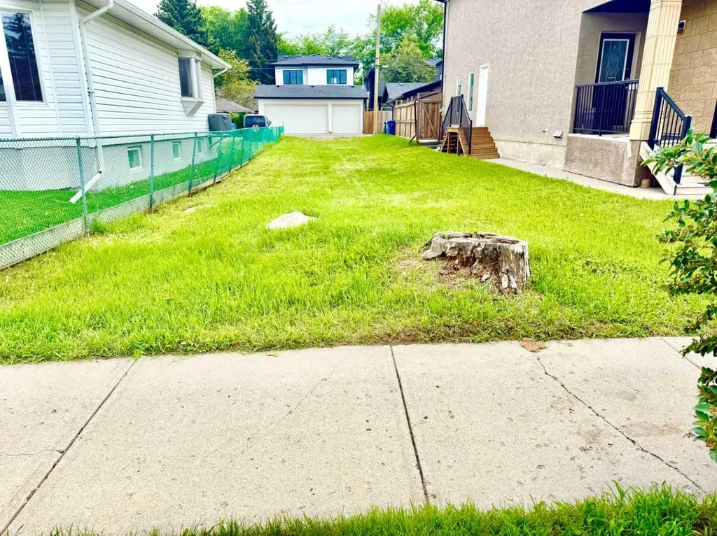217 20 Avenue NW Calgary AB T2M 1C3