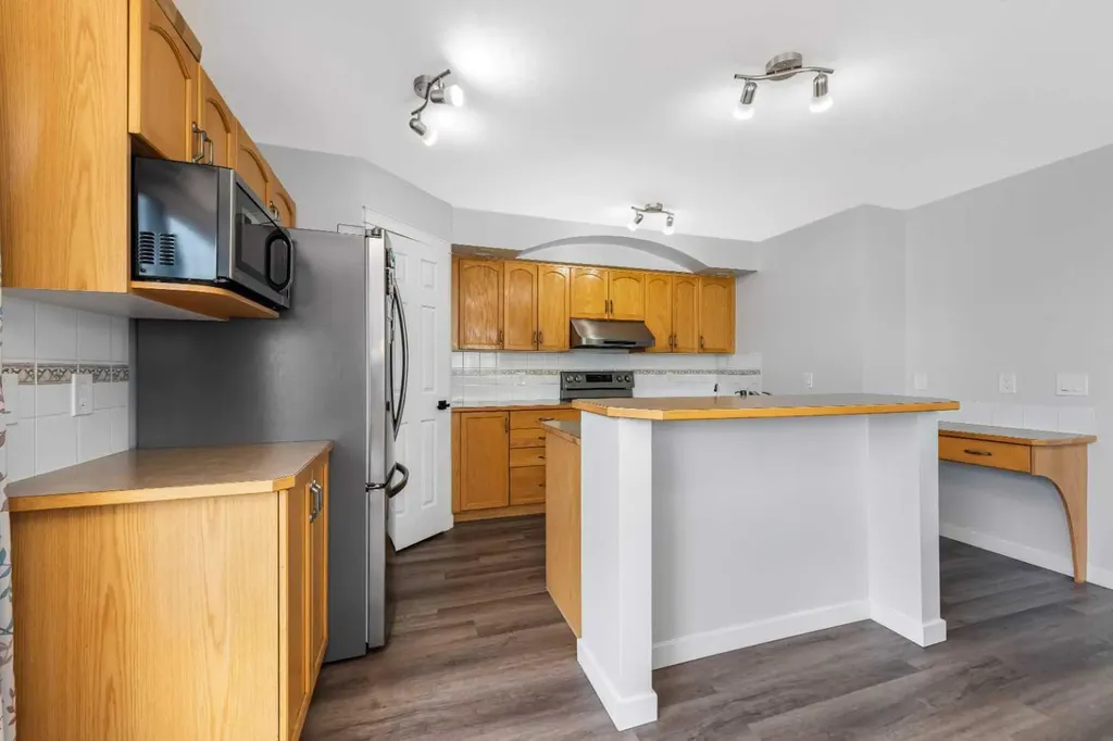 2 Saddlefield Crescent NE Calgary AB T3J 4Z6