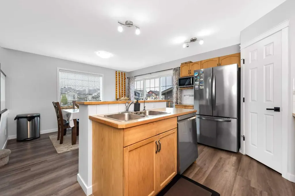 2 Saddlefield Crescent NE Calgary AB T3J 4Z6