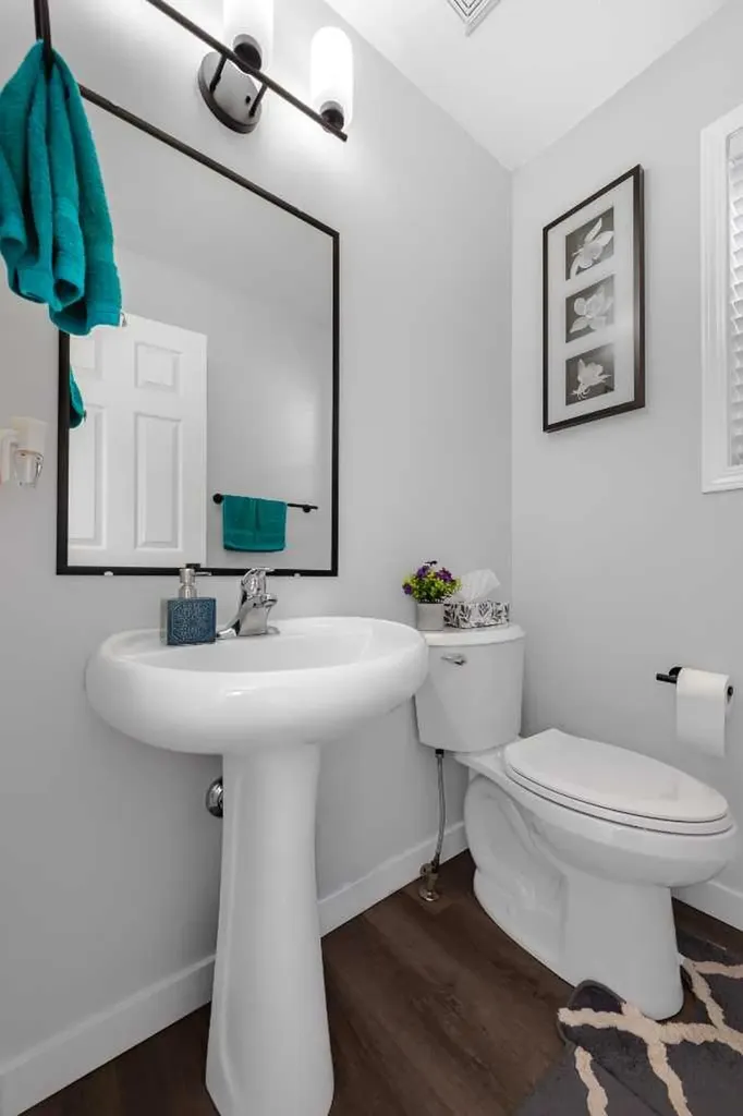 2 Saddlefield Crescent NE Calgary AB T3J 4Z6