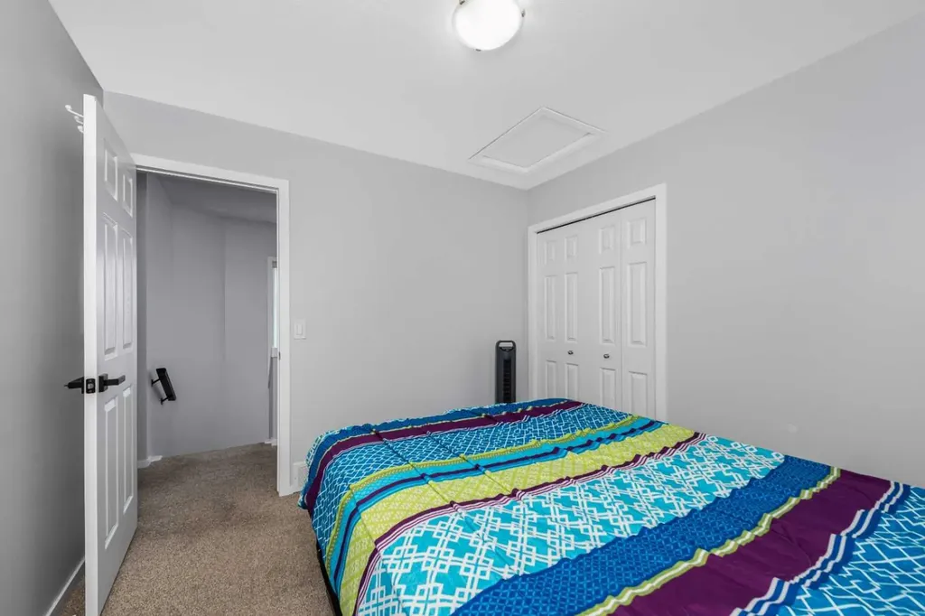2 Saddlefield Crescent NE Calgary AB T3J 4Z6