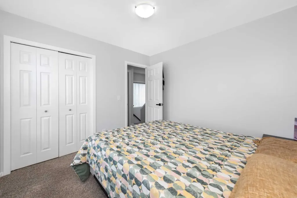 2 Saddlefield Crescent NE Calgary AB T3J 4Z6