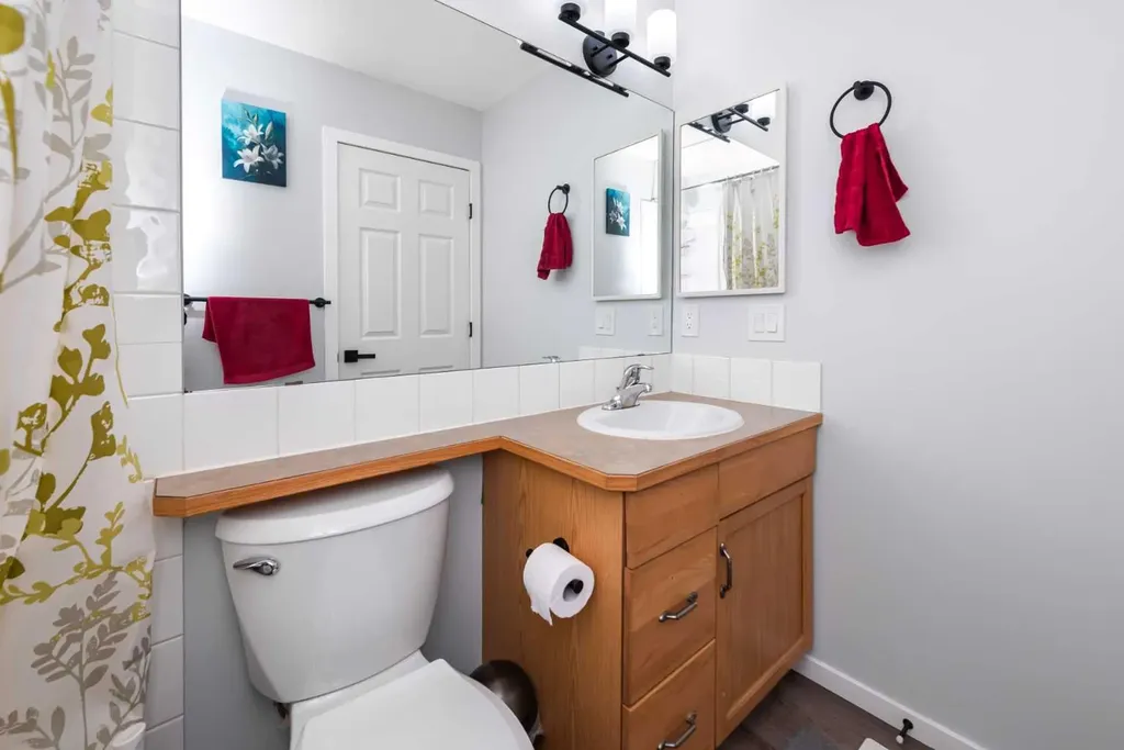 2 Saddlefield Crescent NE Calgary AB T3J 4Z6