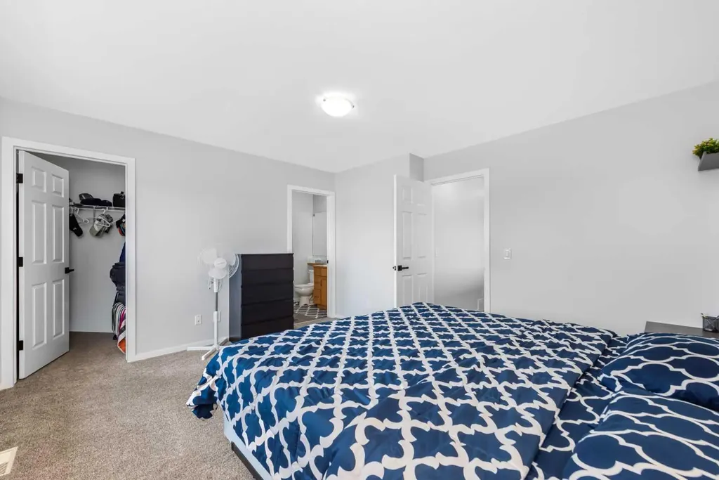 2 Saddlefield Crescent NE Calgary AB T3J 4Z6