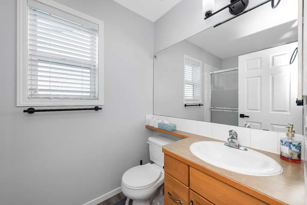 2 Saddlefield Crescent NE Calgary AB T3J 4Z6