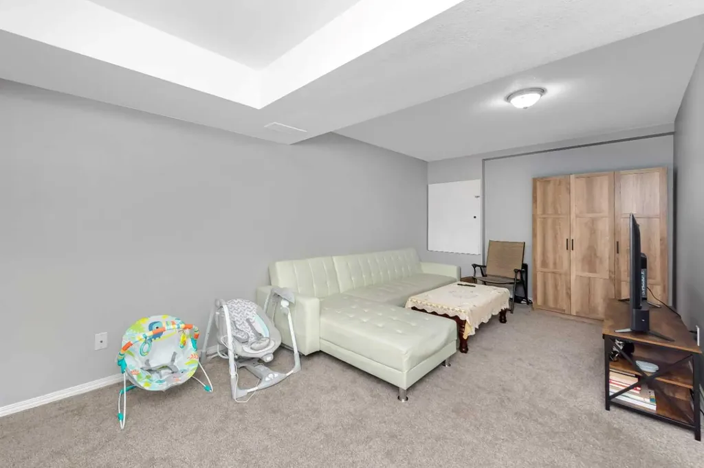 2 Saddlefield Crescent NE Calgary AB T3J 4Z6