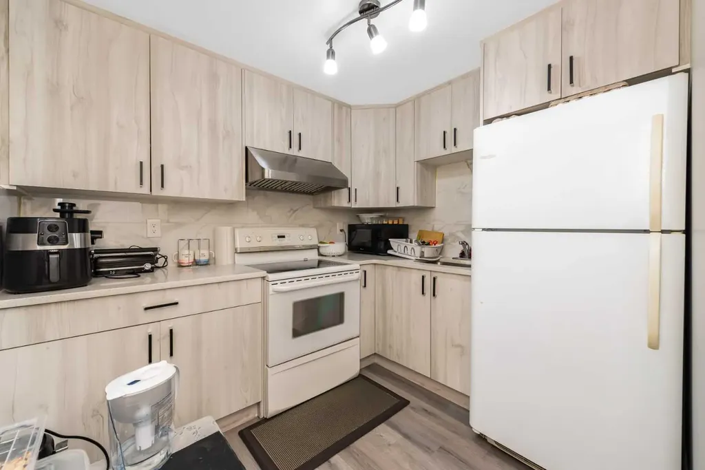 2 Saddlefield Crescent NE Calgary AB T3J 4Z6