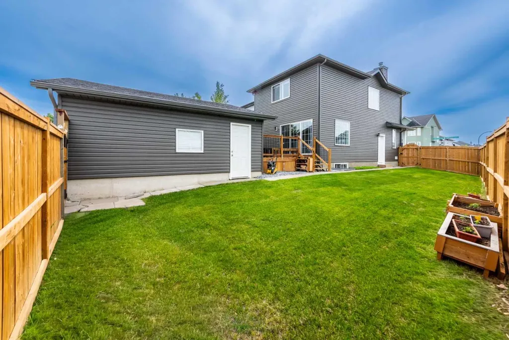 2 Saddlefield Crescent NE Calgary AB T3J 4Z6