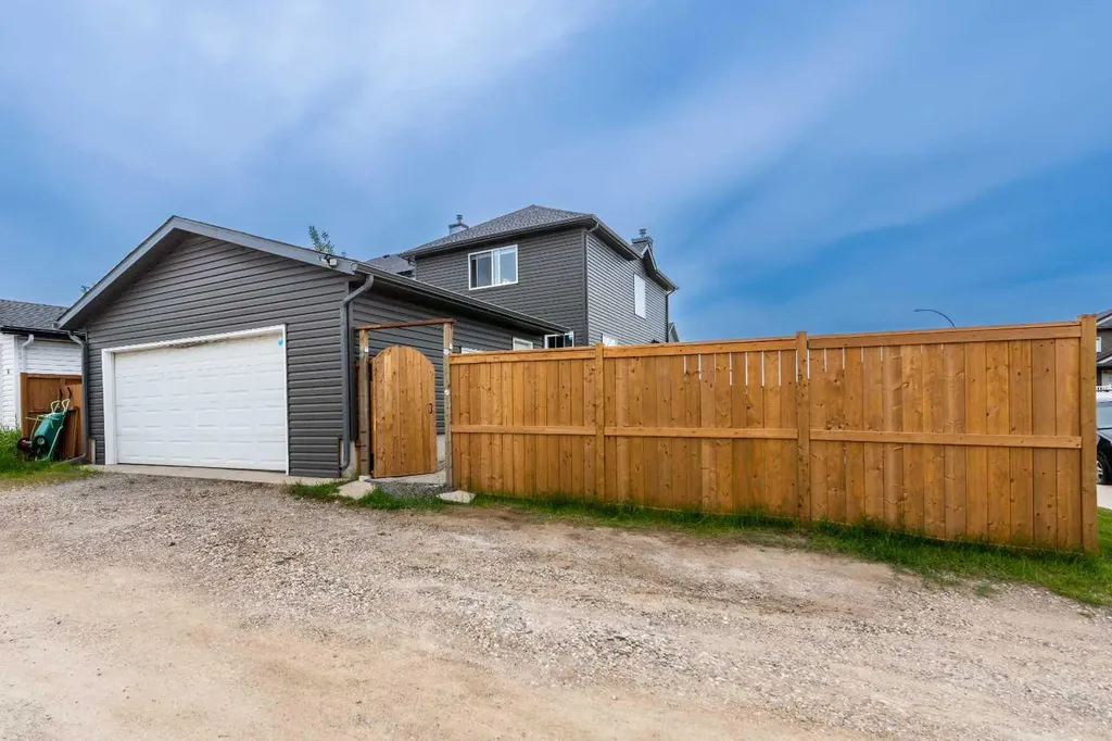 2 Saddlefield Crescent NE Calgary AB T3J 4Z6