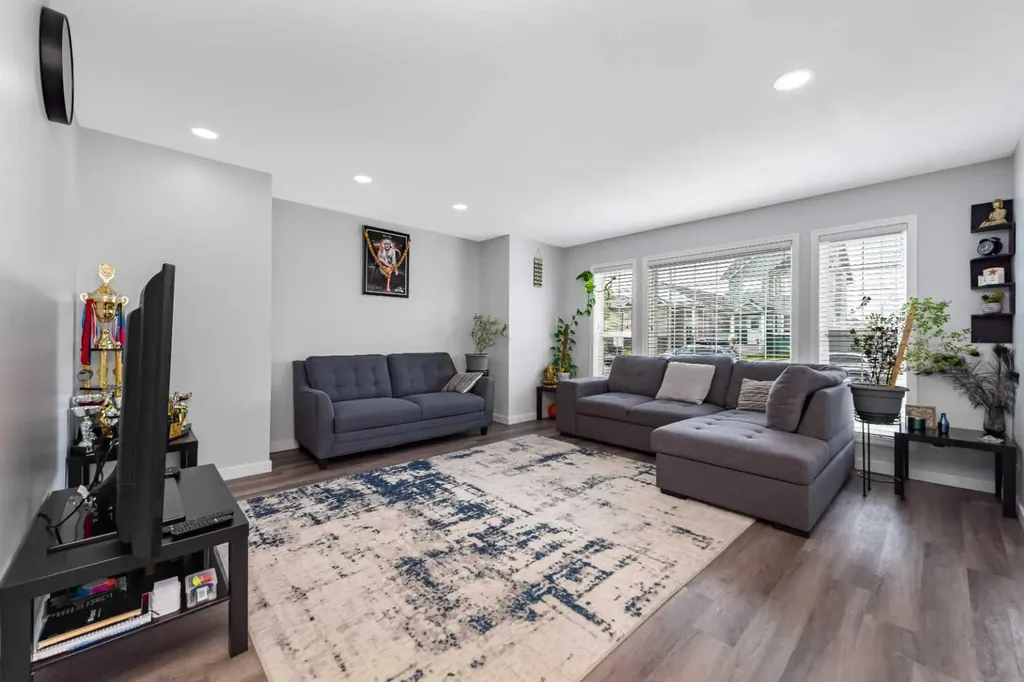 2 Saddlefield Crescent NE Calgary AB T3J 4Z6