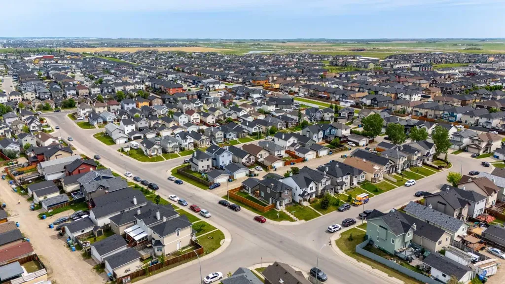 2 Saddlefield Crescent NE Calgary AB T3J 4Z6