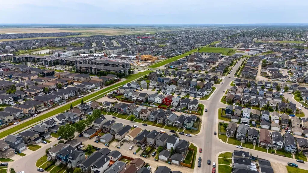 2 Saddlefield Crescent NE Calgary AB T3J 4Z6