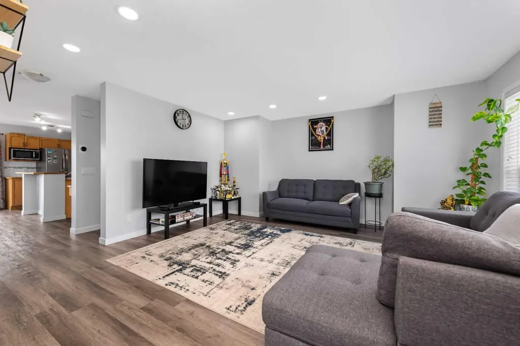 2 Saddlefield Crescent NE Calgary AB T3J 4Z6