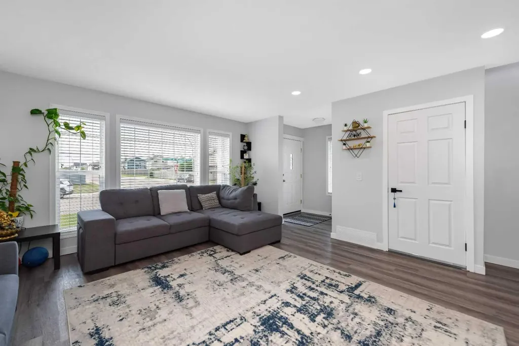 2 Saddlefield Crescent NE Calgary AB T3J 4Z6
