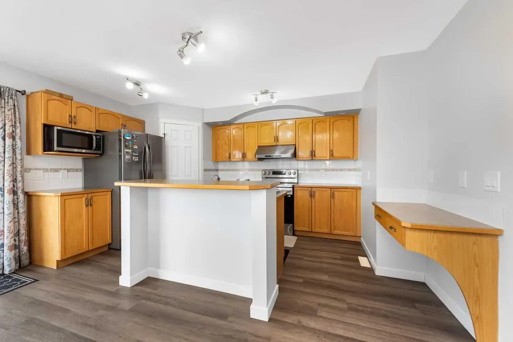 2 Saddlefield Crescent NE Calgary AB T3J 4Z6