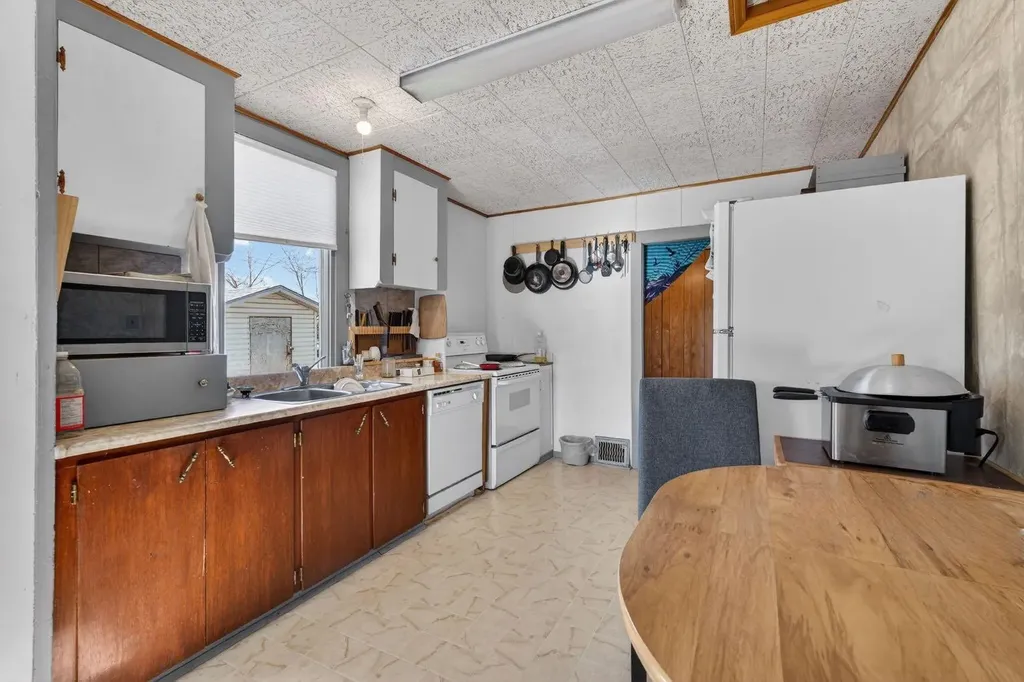 509 1 Street SE Diamond Valley AB T0L 0H0