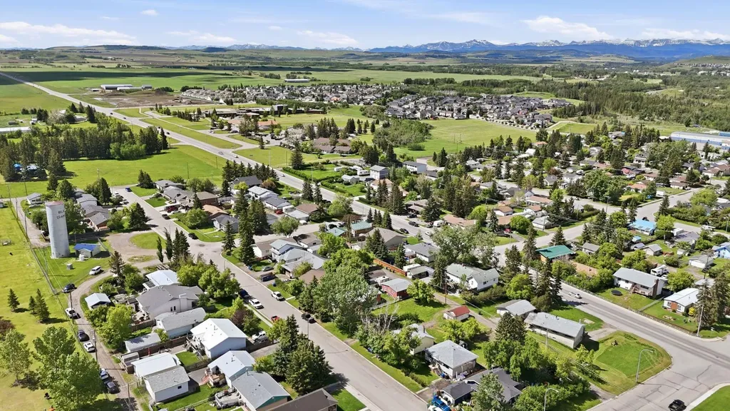 509 1 Street SE Diamond Valley AB T0L 0H0