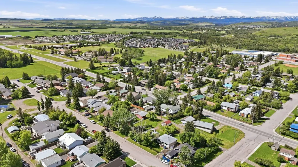 509 1 Street SE Diamond Valley AB T0L 0H0