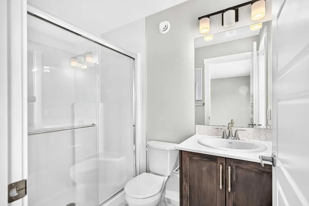 137 Creekside Way SW Calgary AB T2X 4B1