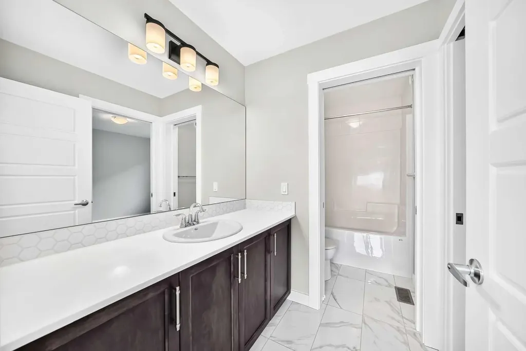 137 Creekside Way SW Calgary AB T2X 4B1