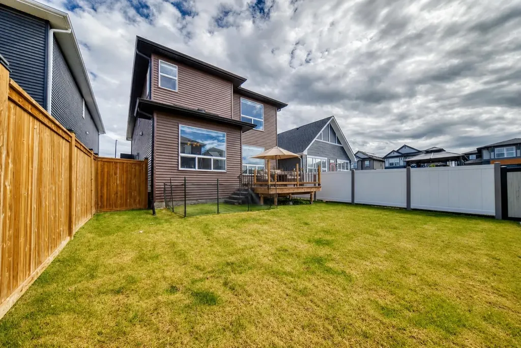 137 Creekside Way SW Calgary AB T2X 4B1