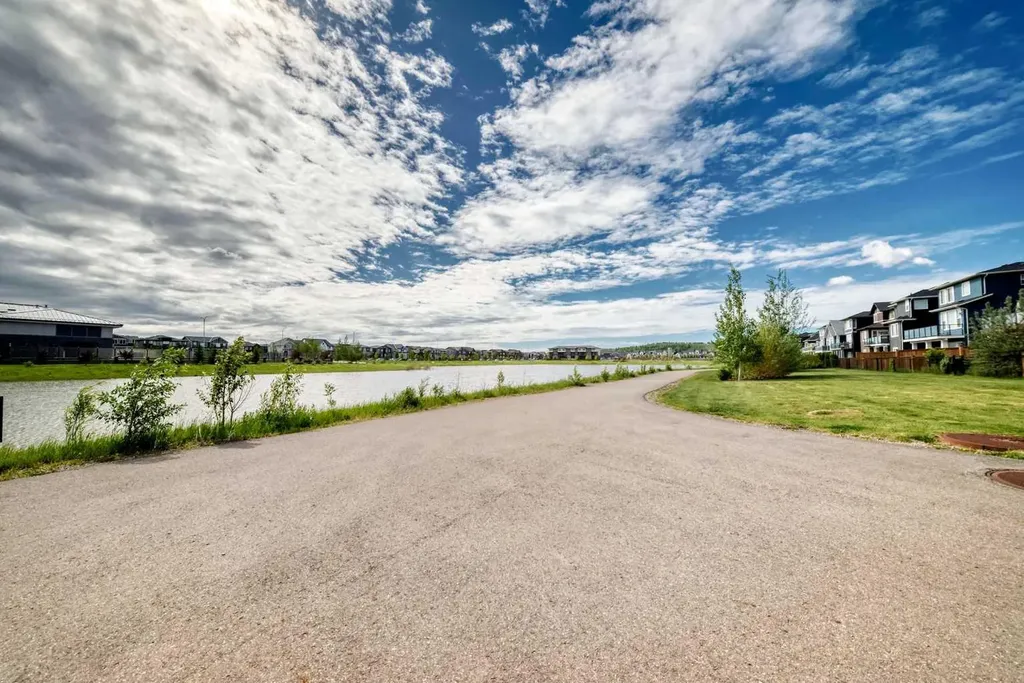 137 Creekside Way SW Calgary AB T2X 4B1