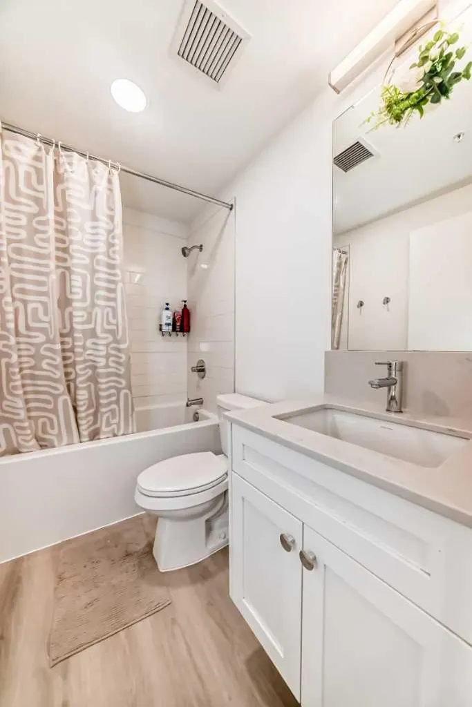 123 4 Street NE Calgary AB T2E 3S2