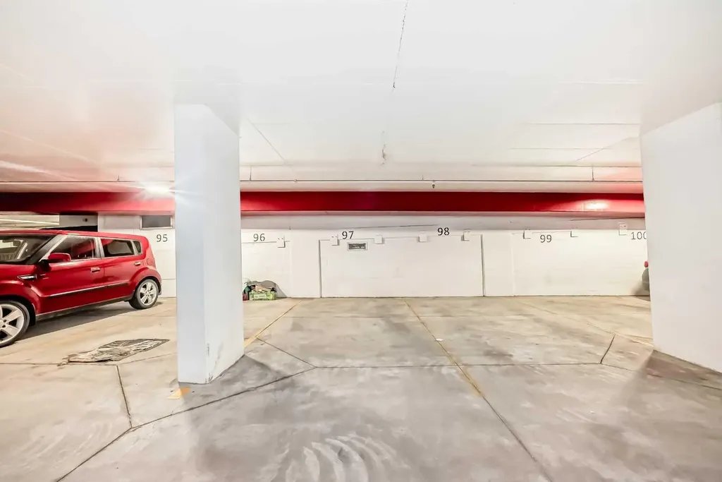 123 4 Street NE Calgary AB T2E 3S2