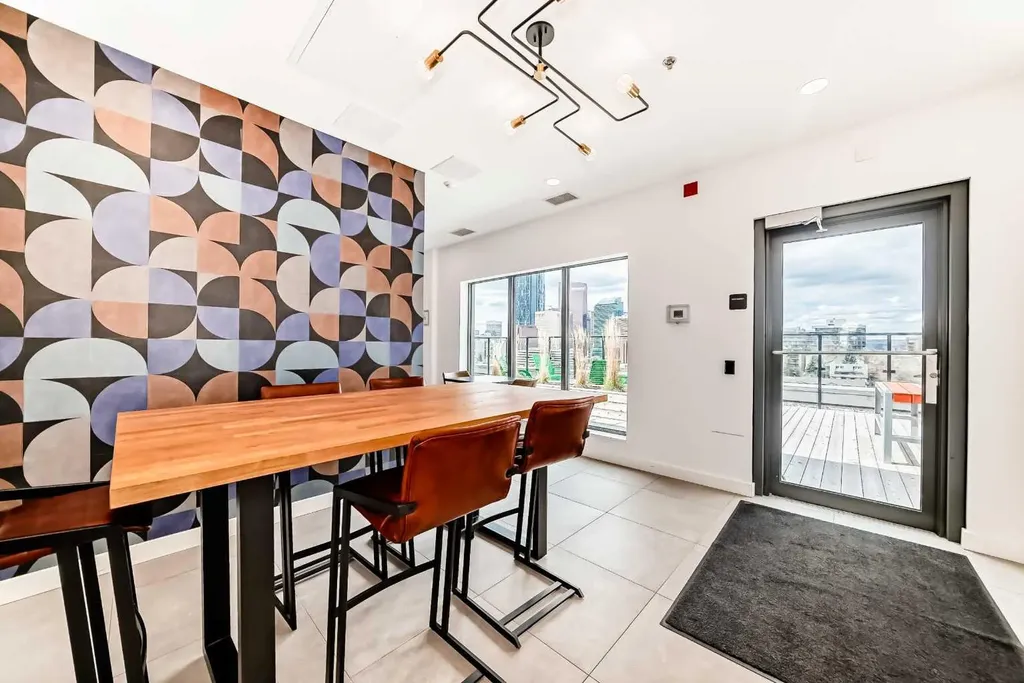 123 4 Street NE Calgary AB T2E 3S2