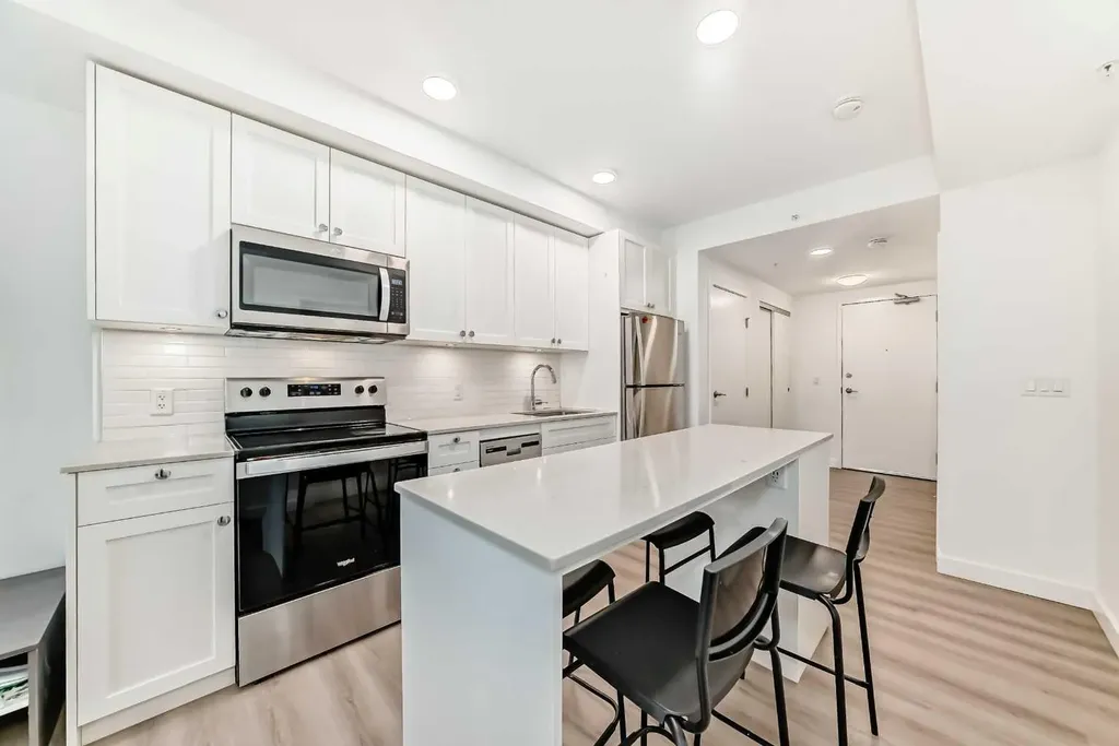 123 4 Street NE Calgary AB T2E 3S2