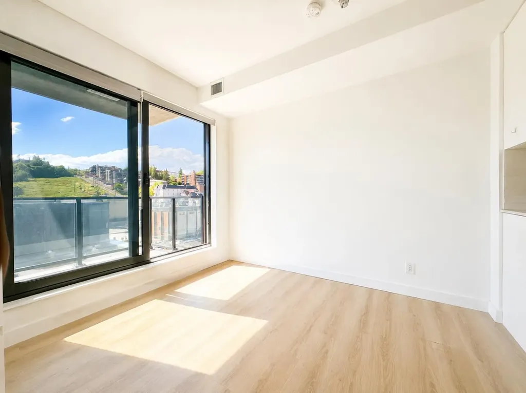 123 4 Street NE Calgary AB T2E 3S2