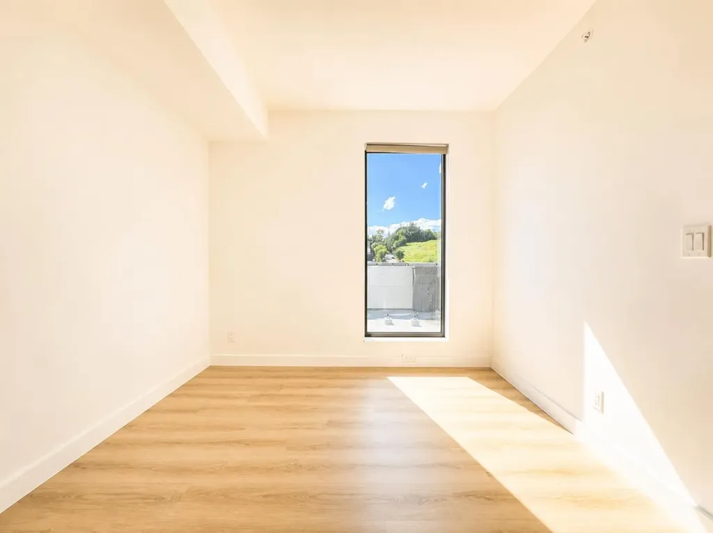 123 4 Street NE Calgary AB T2E 3S2