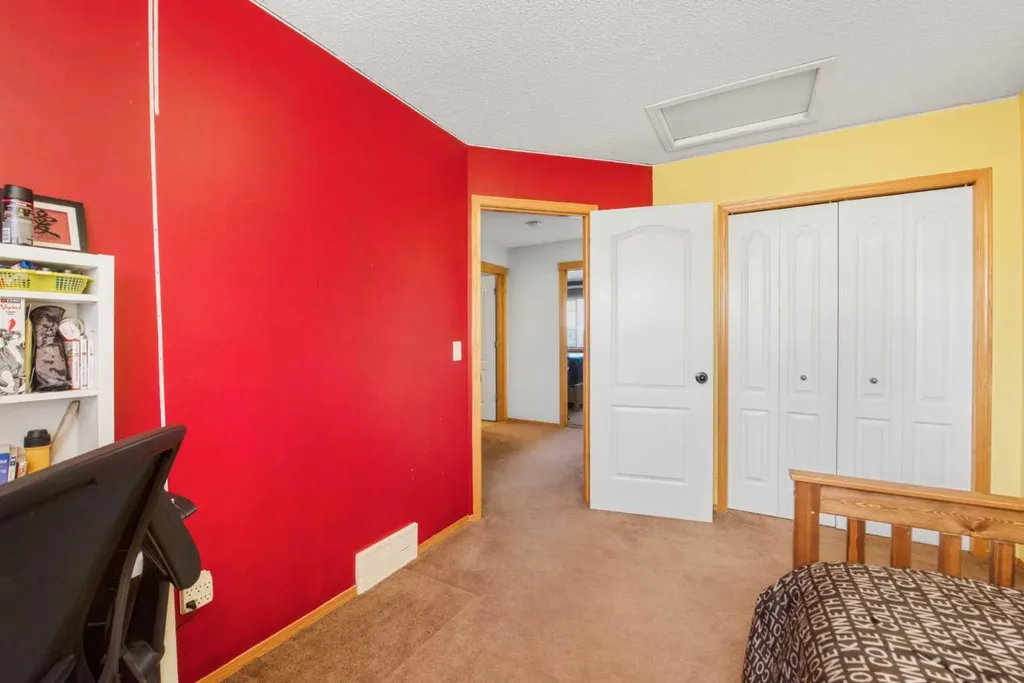 216 Taracove Road NE Calgary AB T3J 5A2