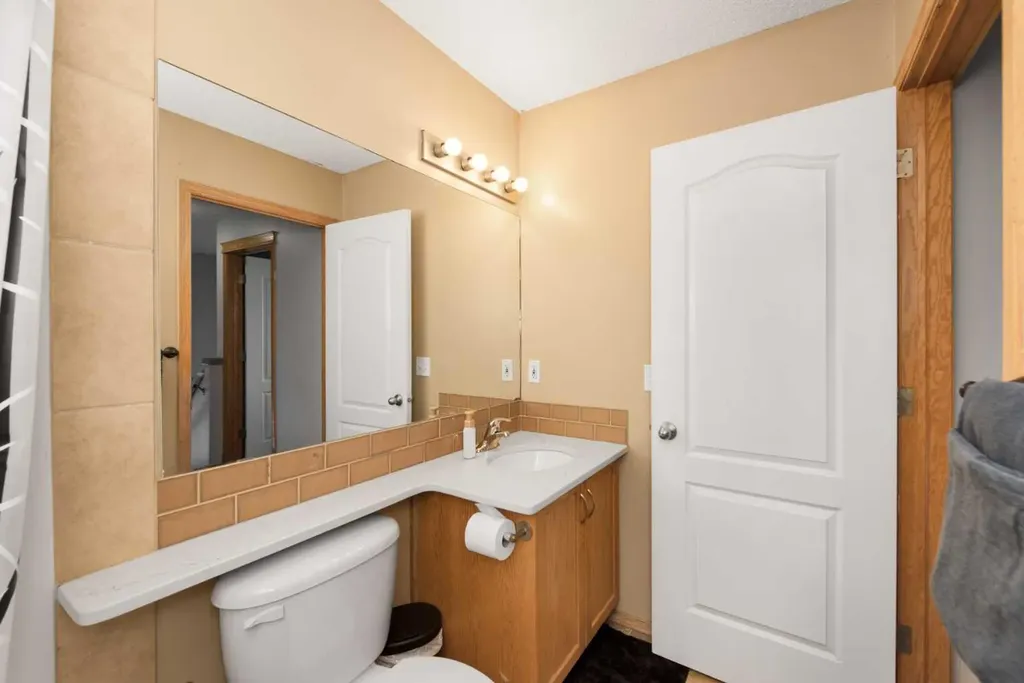 216 Taracove Road NE Calgary AB T3J 5A2