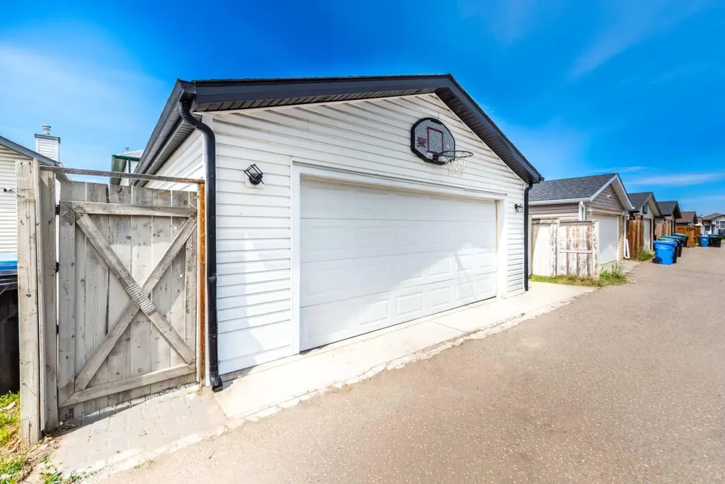216 Taracove Road NE Calgary AB T3J 5A2