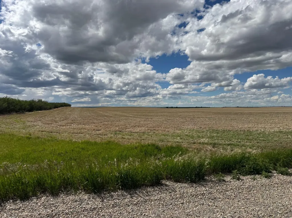 On 220 Range Rural Lethbridge County AB T1K 7N3