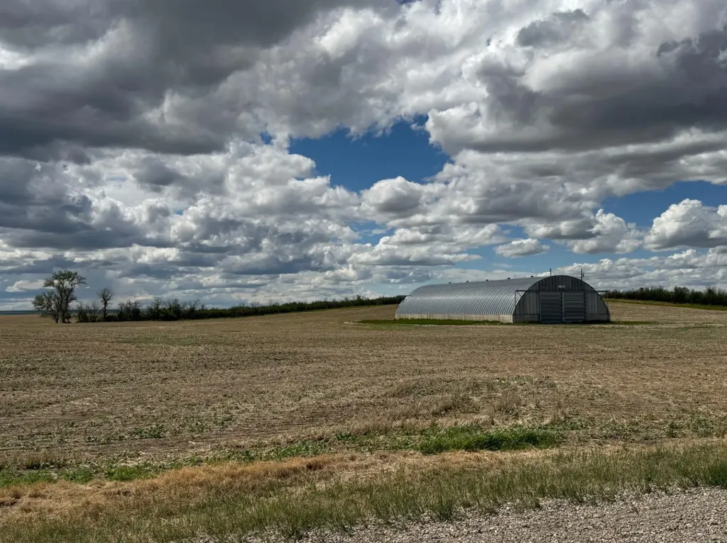 On 220 Range Rural Lethbridge County AB T1K 7N3