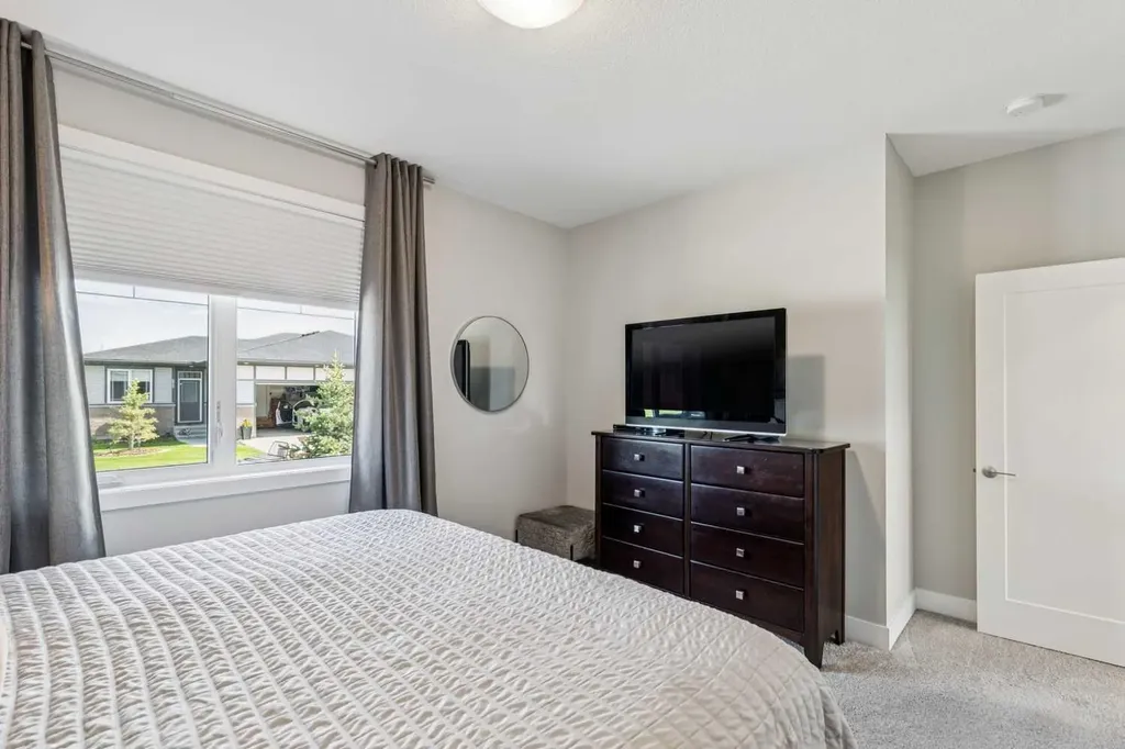 20 Silverado Crest Park SW Calgary AB T2X 4L3