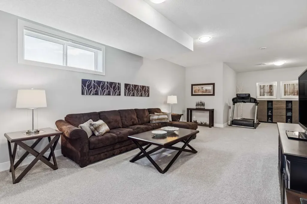 20 Silverado Crest Park SW Calgary AB T2X 4L3